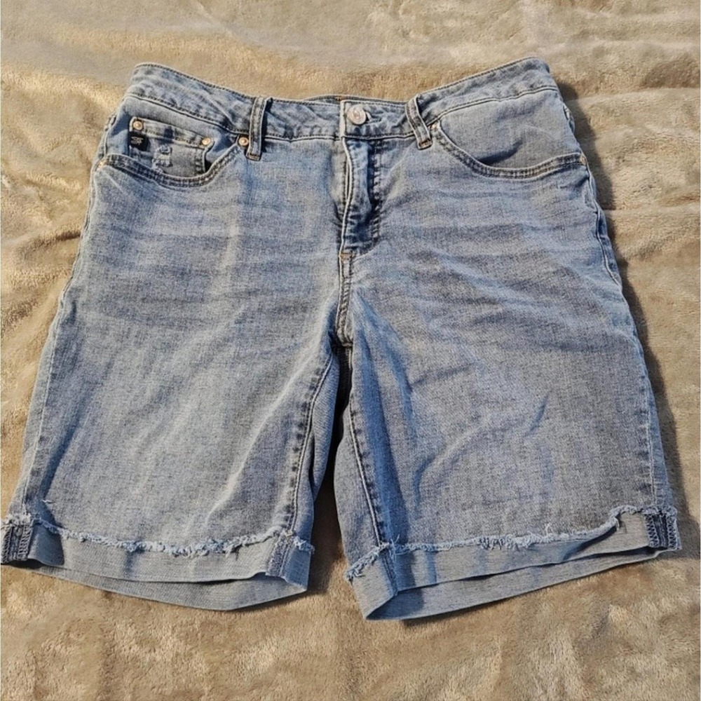 Seven7 Relaxed Bermuda Denim Shorts Light Wash Blue Raw Hem Womens Size 6